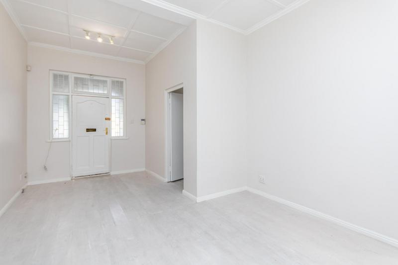 2 Bedroom Property for Sale in Claremont Western Cape